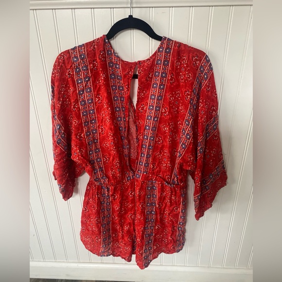 Boho red floral romper with Zipper in the back, has pockets! Size Large - Picture 2 of 6
